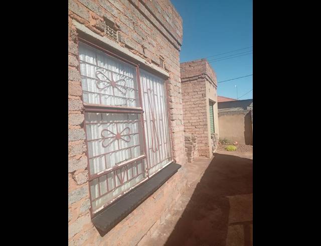 3 BEDROOM HOUSE FOR SALE IN MOLELEKI EXT 2